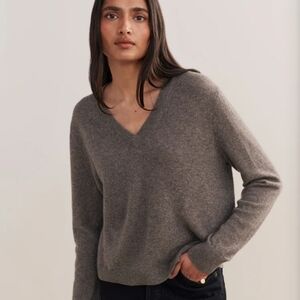 Elegant V-Neck Sweater in Classic Gray